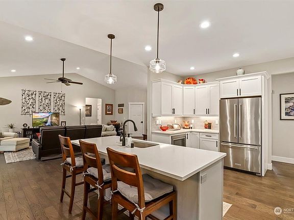 4th image of 4023 87th Ave NW