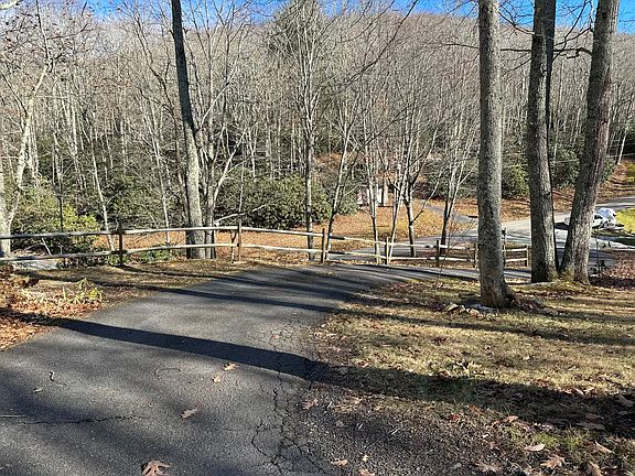 Very private setting and nice neighborhood