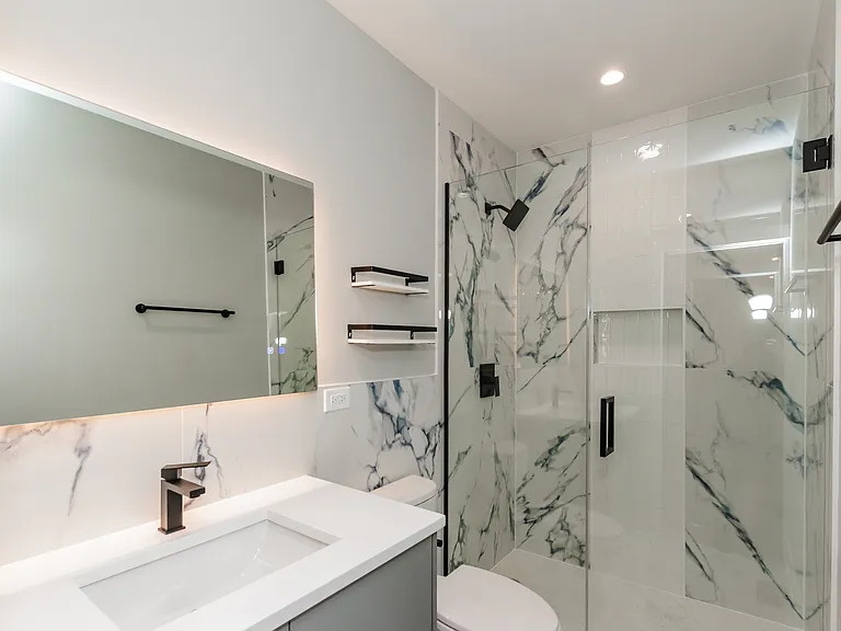 716 S Laflin St #1F — Photo 8