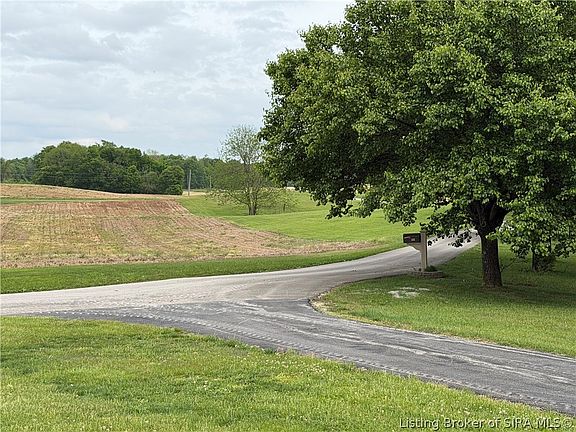 4th image of 566 W Shanks Hill Road