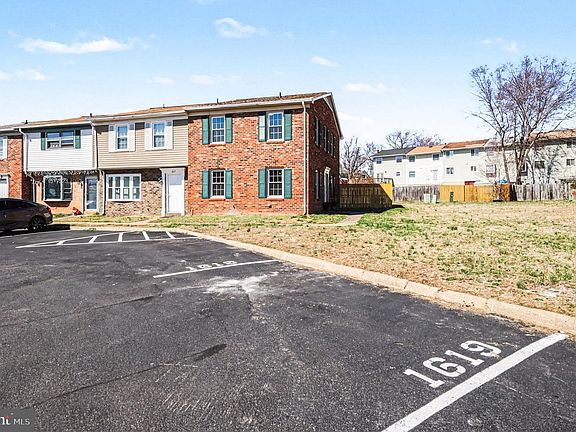 3rd image of 1619 Meadow Dr
