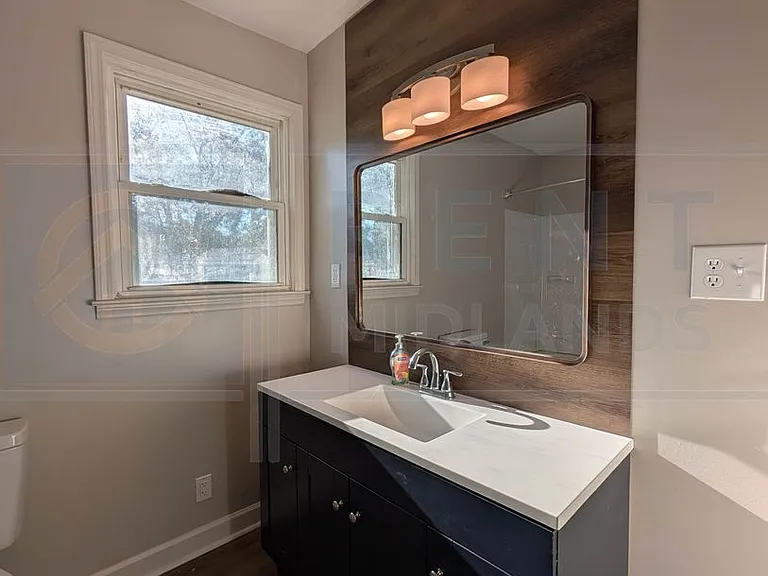 2307 Vine St — Photo 19