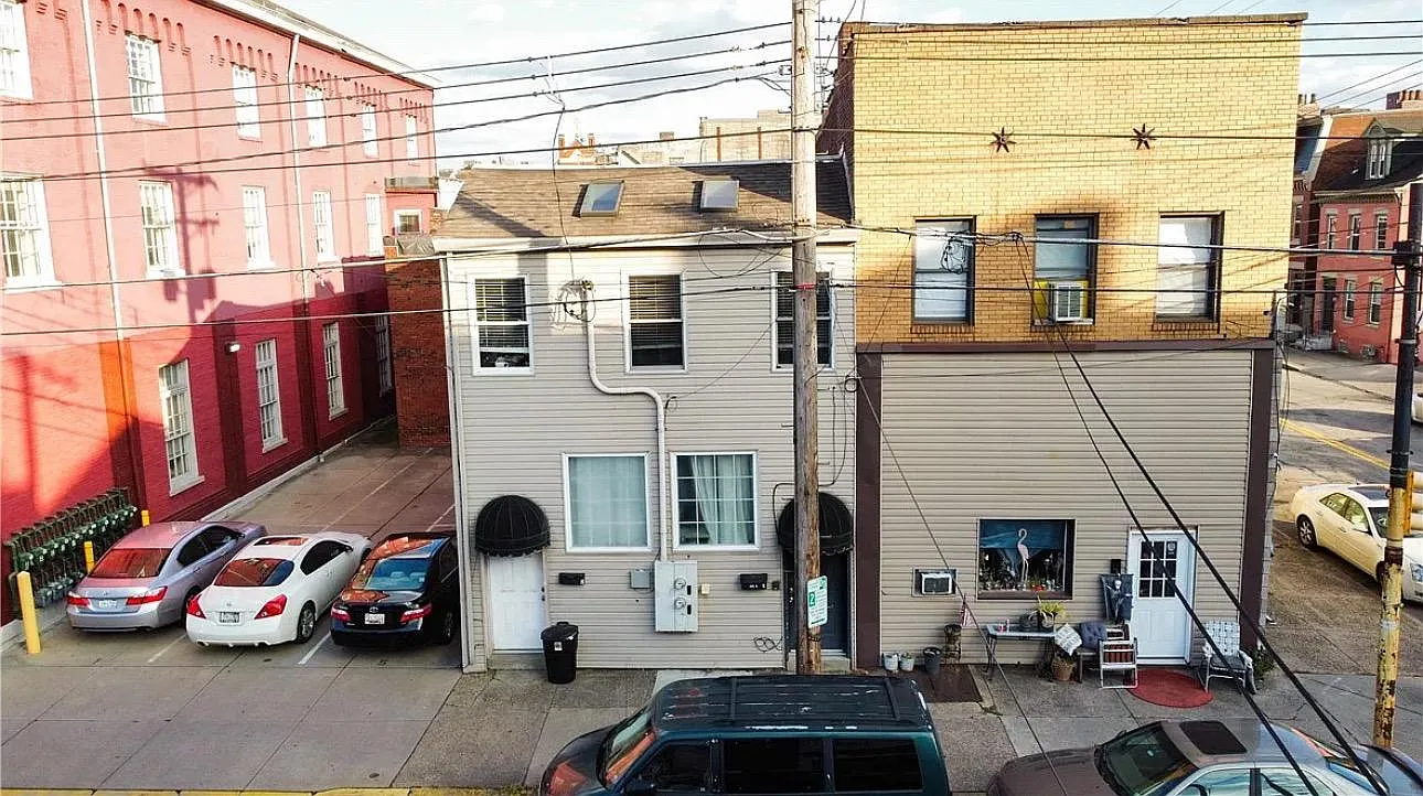 1 bed, 900 sqft, $1,300 — Photo 2