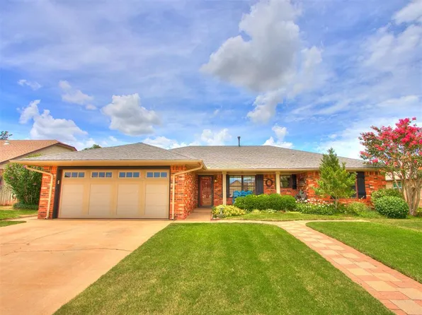 901 NE 19th St, Moore, OK 73160