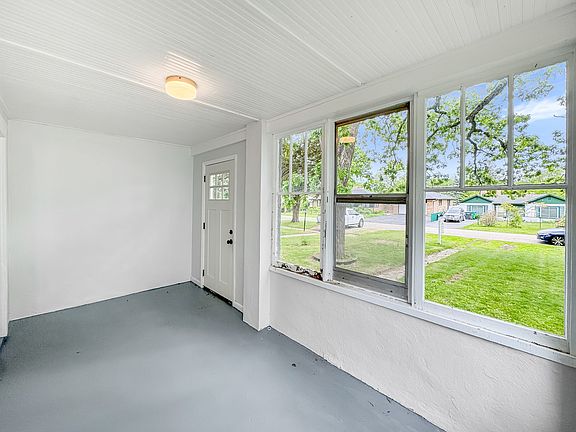4th image of 1910 Elim Ave