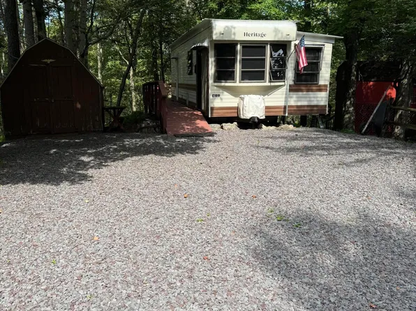 189 Caballero Ct, Gouldsboro, PA 18424