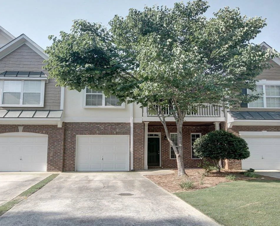 453 Grayson Way — Photo 1