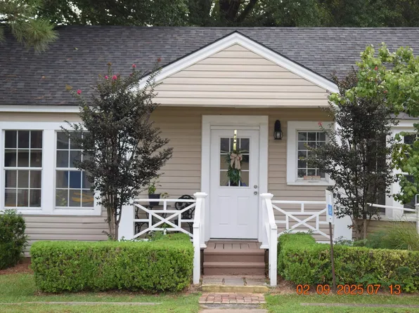 121 S Cox St, Bastrop, LA 71220