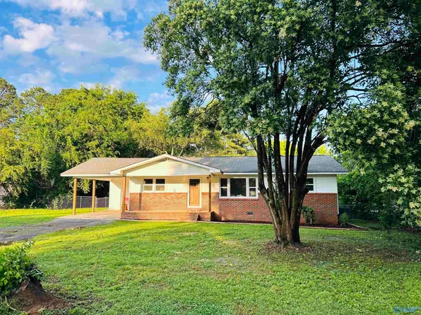 608 Willow Lake Cir, Guntersville, AL 35976