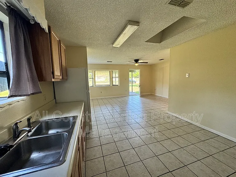 159 SW Elizabeth Ct — Photo 8