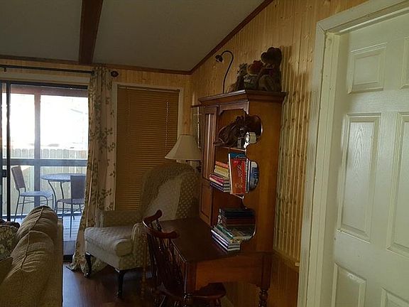 5th image of 163 W Lake Dr