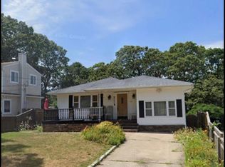 17 Rosemary Ln #1, Centereach, NY 11720