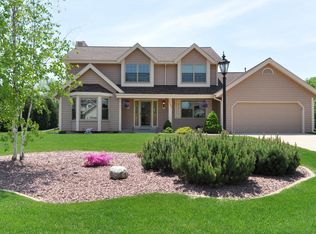 4845 S Hawthorne Dr, New Berlin, WI 53151