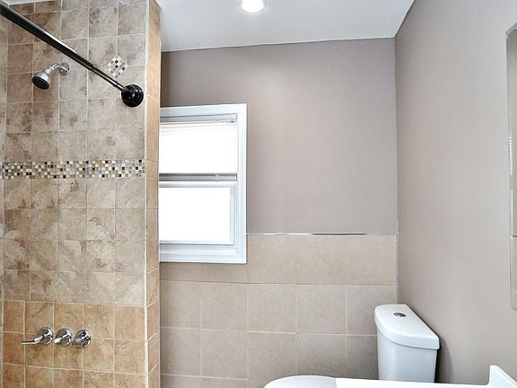 4th image of 23 Seymour Ave APT 1