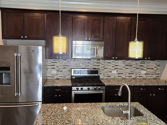 3rd image of 6210 S Ingleside Ave #2W