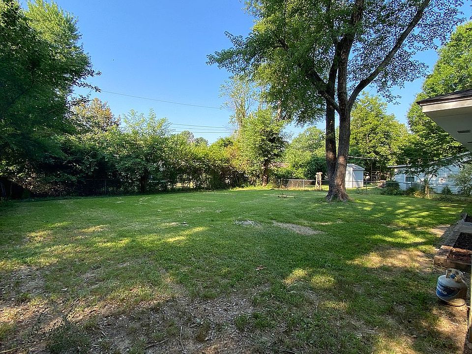 2nd image of 2407 Parkview Cir