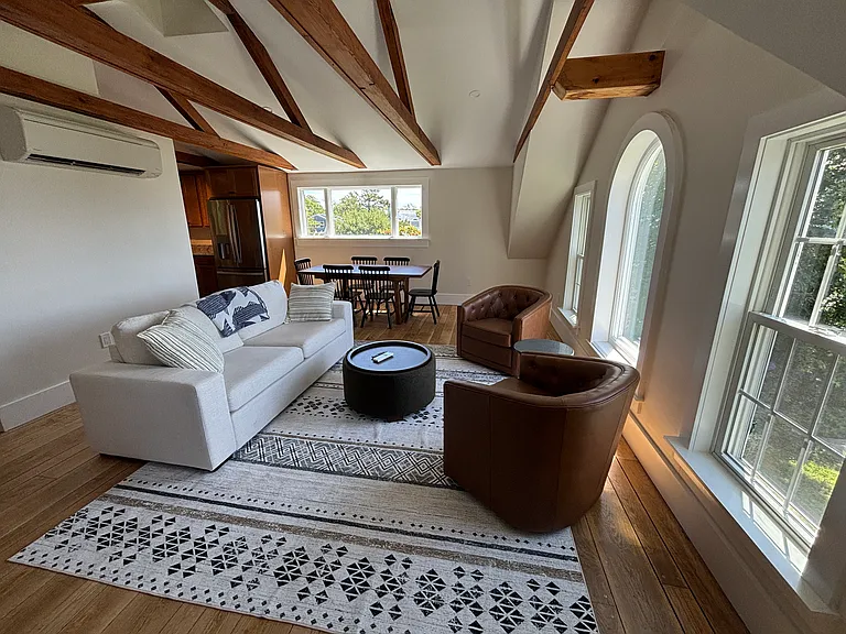Upstairs: living area
