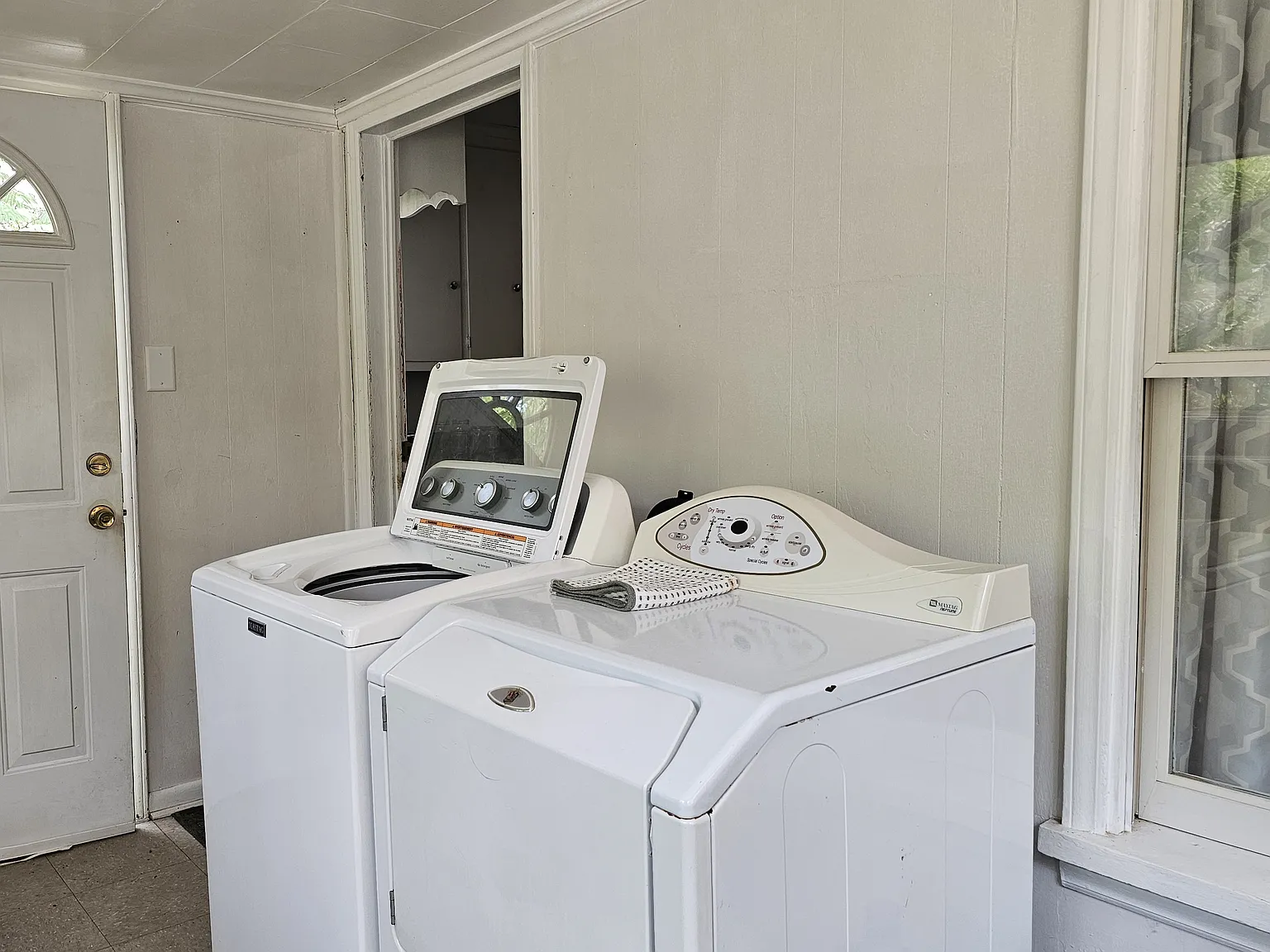 2 bed, 1008 sqft, $1,600 — Photo 3