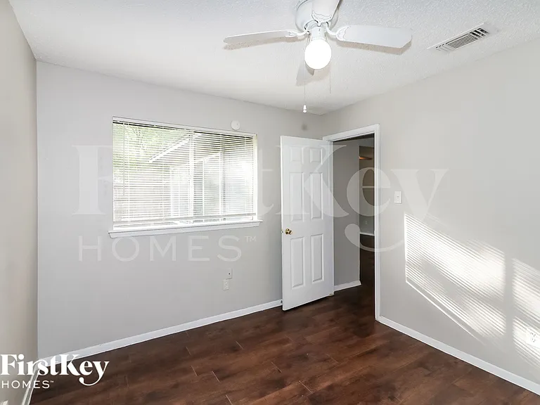 7506 Tetela Dr — Photo 10