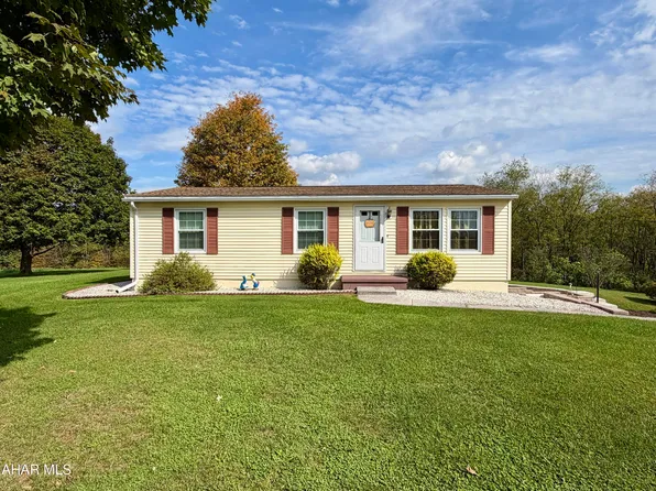 2061 Menchtown Rd, Everett, PA 15537