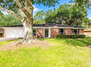 6065 Chisholm Trl, Beaumont, TX 77708