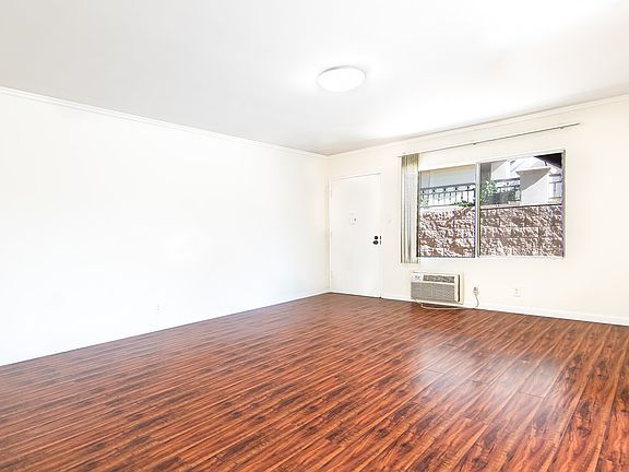 4th image of 469 Salem St #1