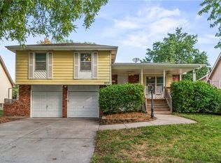 1012 E Piatt Ln, Olathe, KS 66061