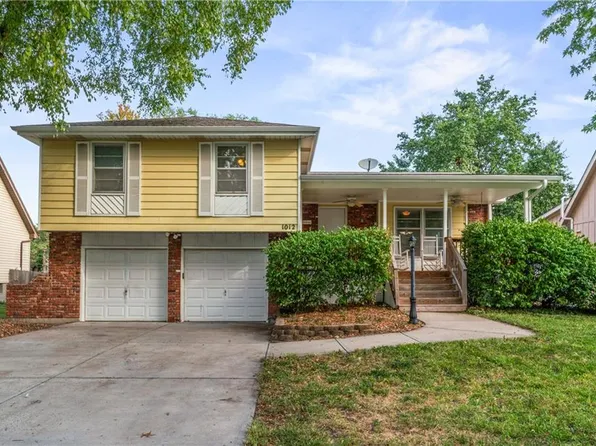 1012 E Piatt Ln, Olathe, KS 66061