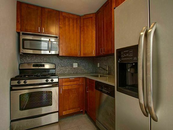 5th image of 95 W 95th St APT 6F