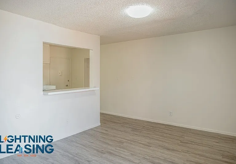 915 N Wilton Pl #304 — Photo 17