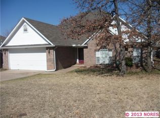 4020 S Rolling Oaks Dr W, Tulsa, OK 74107