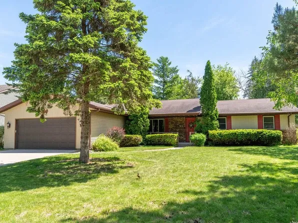 1032 Pilgrim Rd, Neenah, WI 54956
