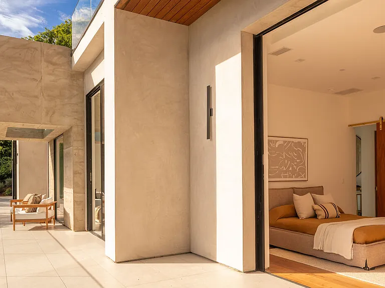 12752 Mulholland Dr — Photo 43