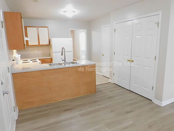 4th image of 3211 N Ohenry Blvd