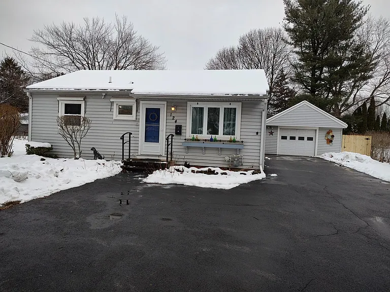 124 Iroquois St — Photo 22