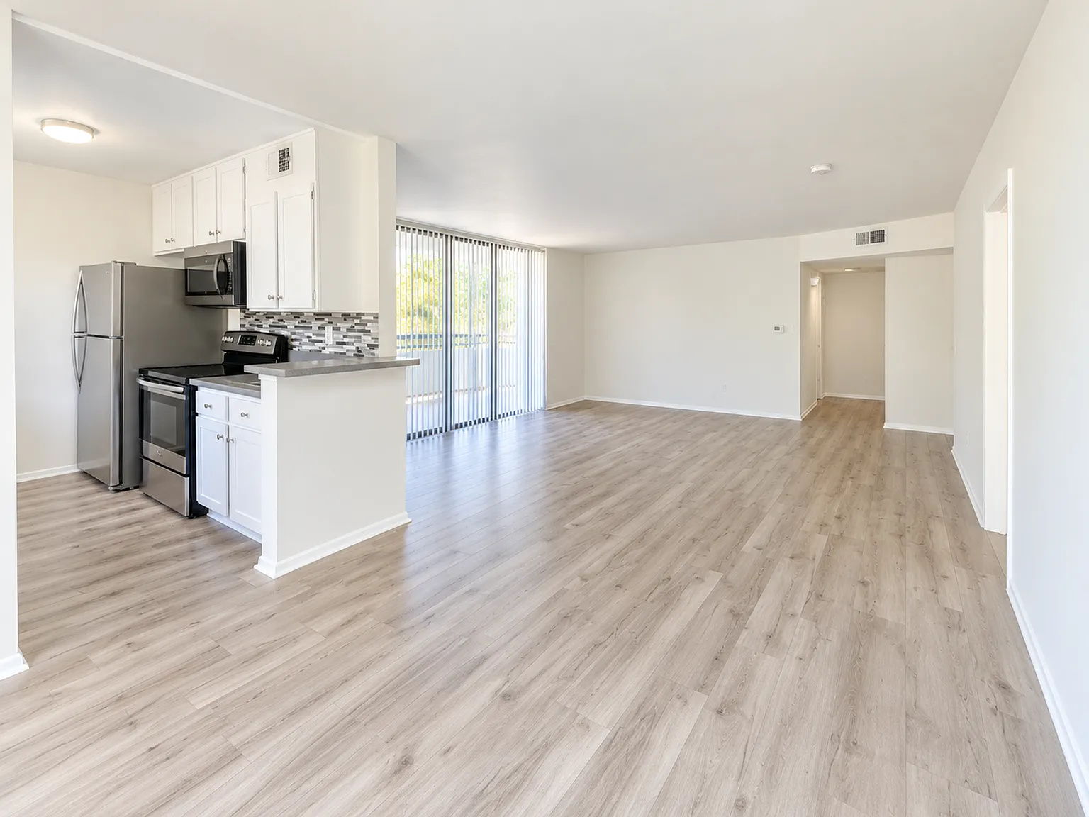 Parkview Terrace | Renovated and Spacious Apartments in Highland Park — Photo 1