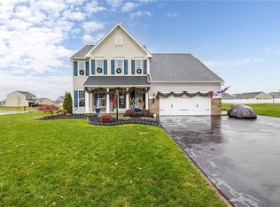 6182 Omega Dr, Farmington, NY 14425