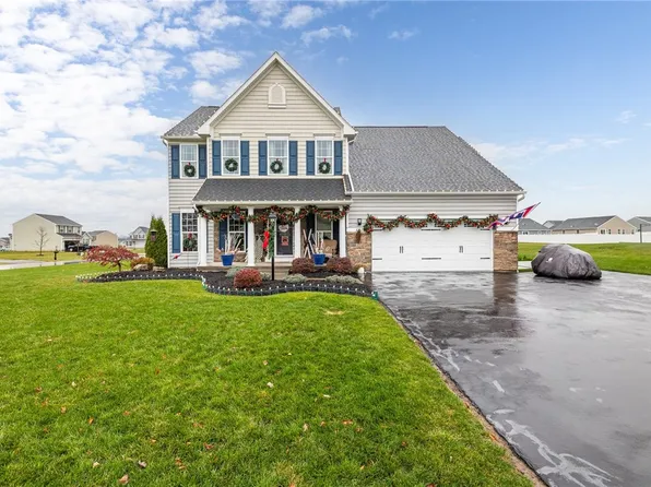 6182 Omega Dr, Farmington, NY 14425