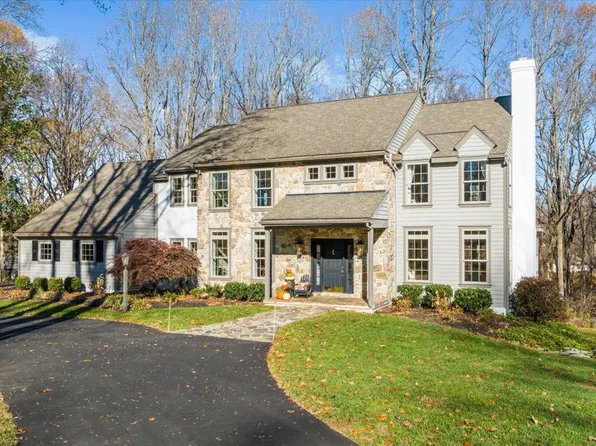 1662 Waterglen Dr, West Chester, PA 19382