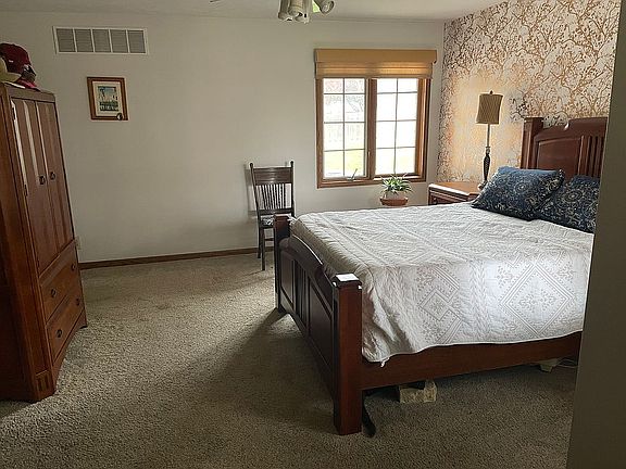 4th image of 1411 Circle Lake Dr