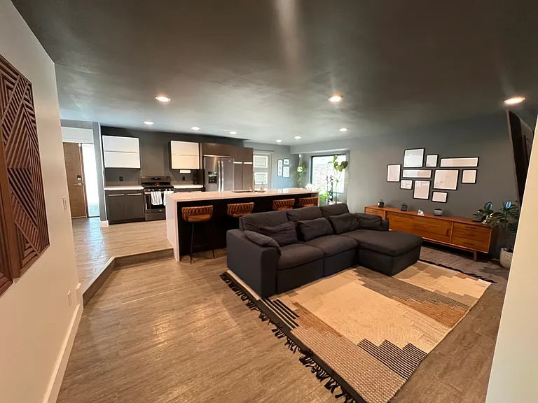 2863 E Linwood St — Photo 3