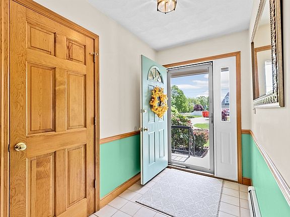 4th image of 24 Christina Dr
