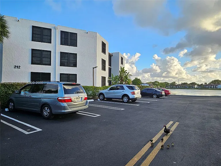 212 Lake Pointe Dr #113 — Photo 74
