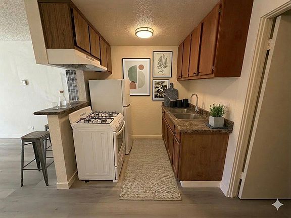 3rd image of 5616 N Fair Ave #9