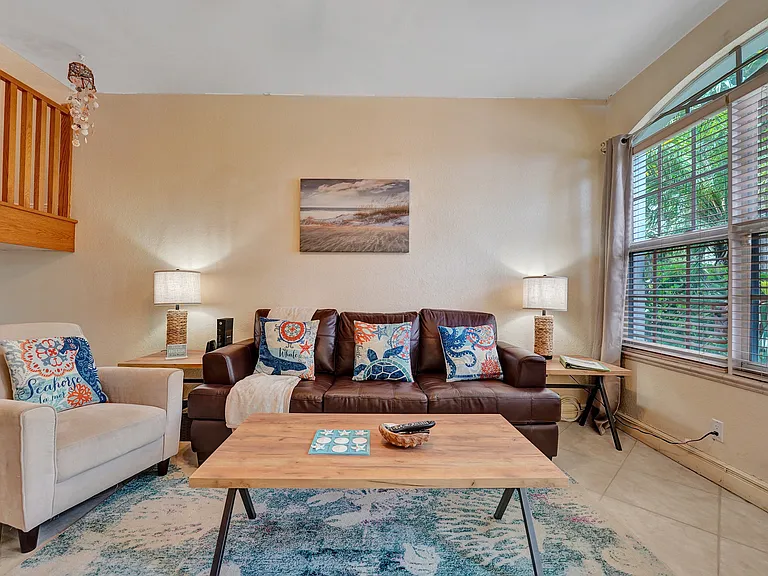 220 Pine Ave — Photo 10