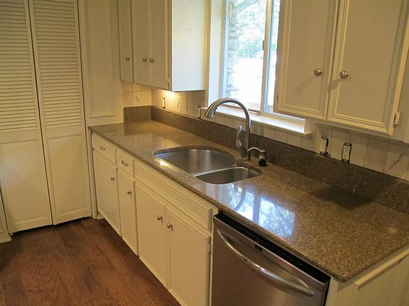 3rd image of 211 Westlake Dr