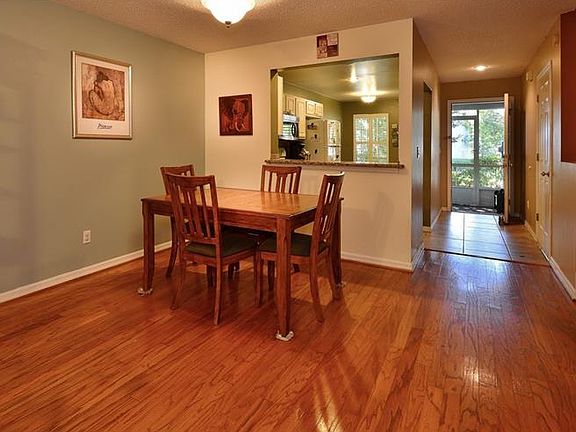 5th image of 626 Notre Dame Dr