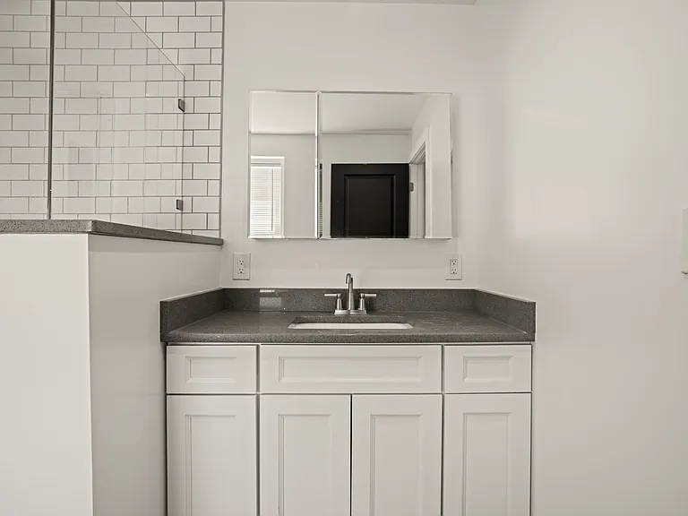 2706 E Somerset St — Photo 25