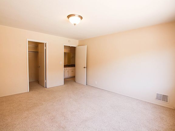 5th image of 1919 Garden Dr APT 102