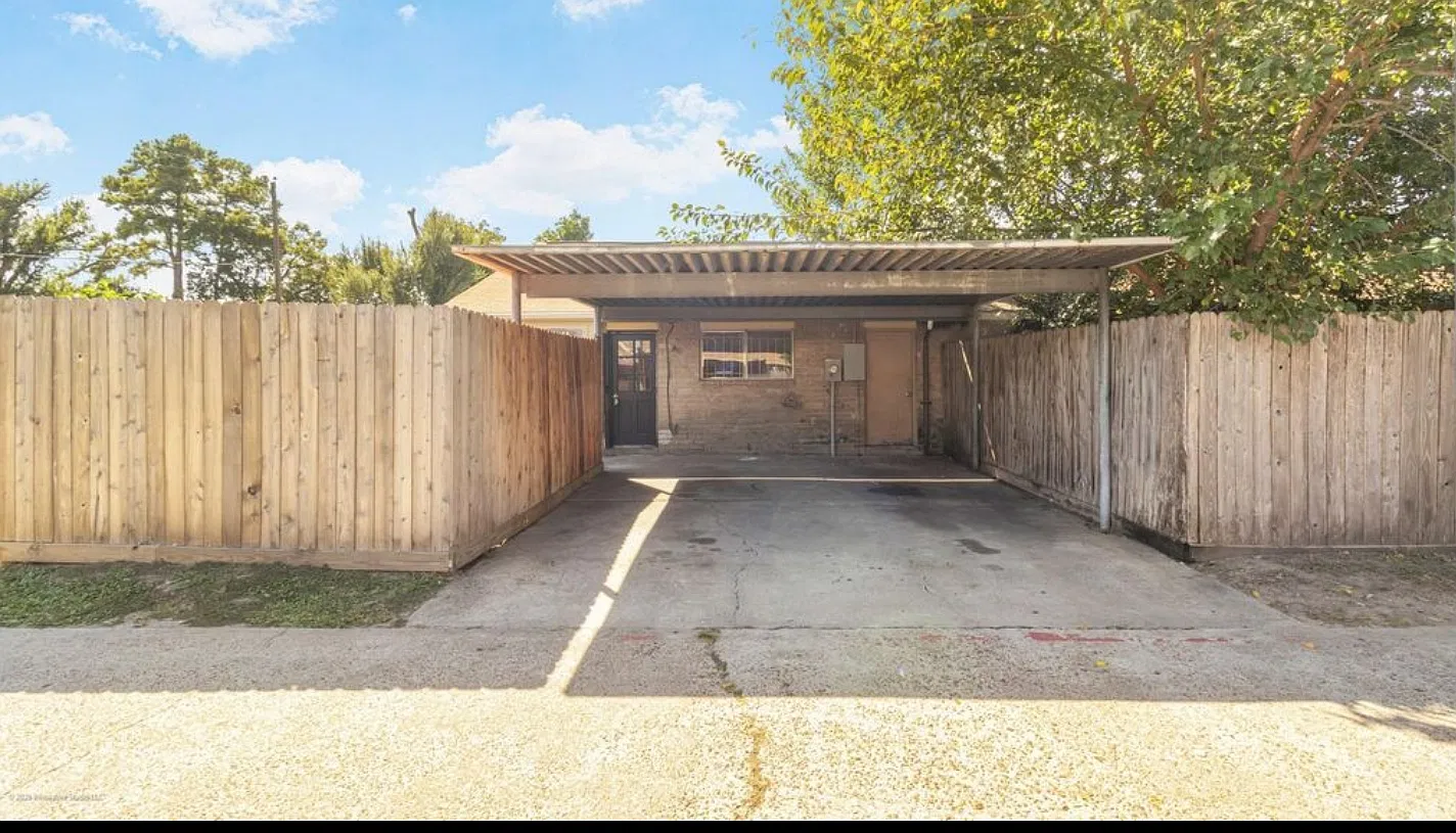 15221 Buckle Ln — Photo 4
